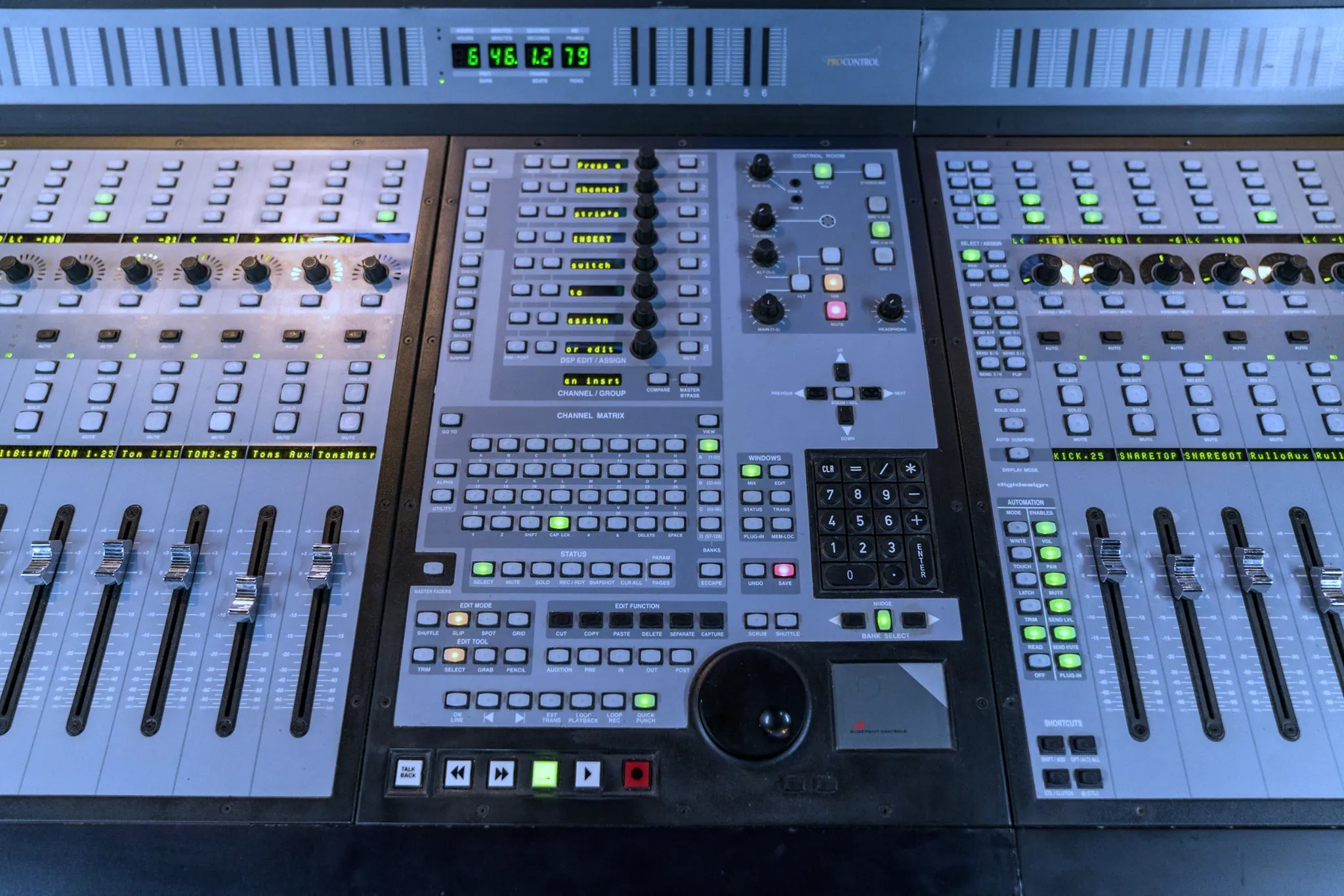 Console hero background